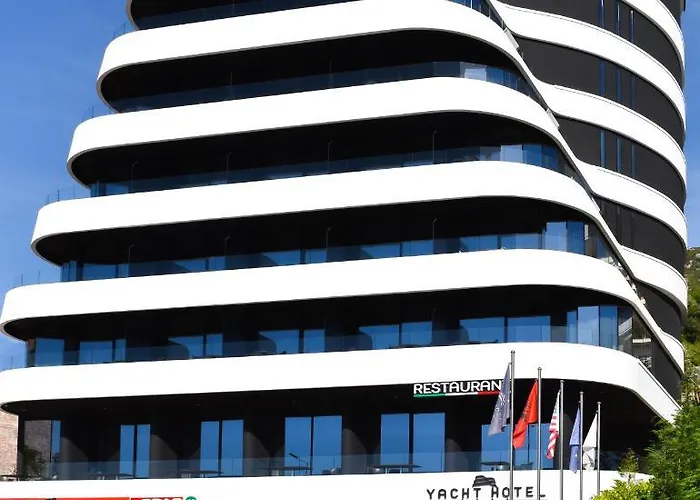 Yacht Hotel