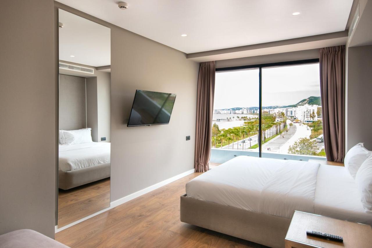 Yacht Hotel 4*