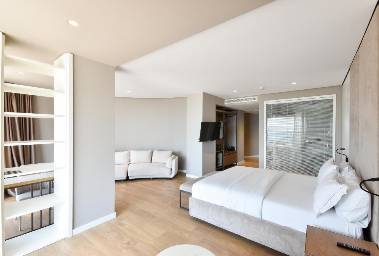 Yacht Hotel Vlore