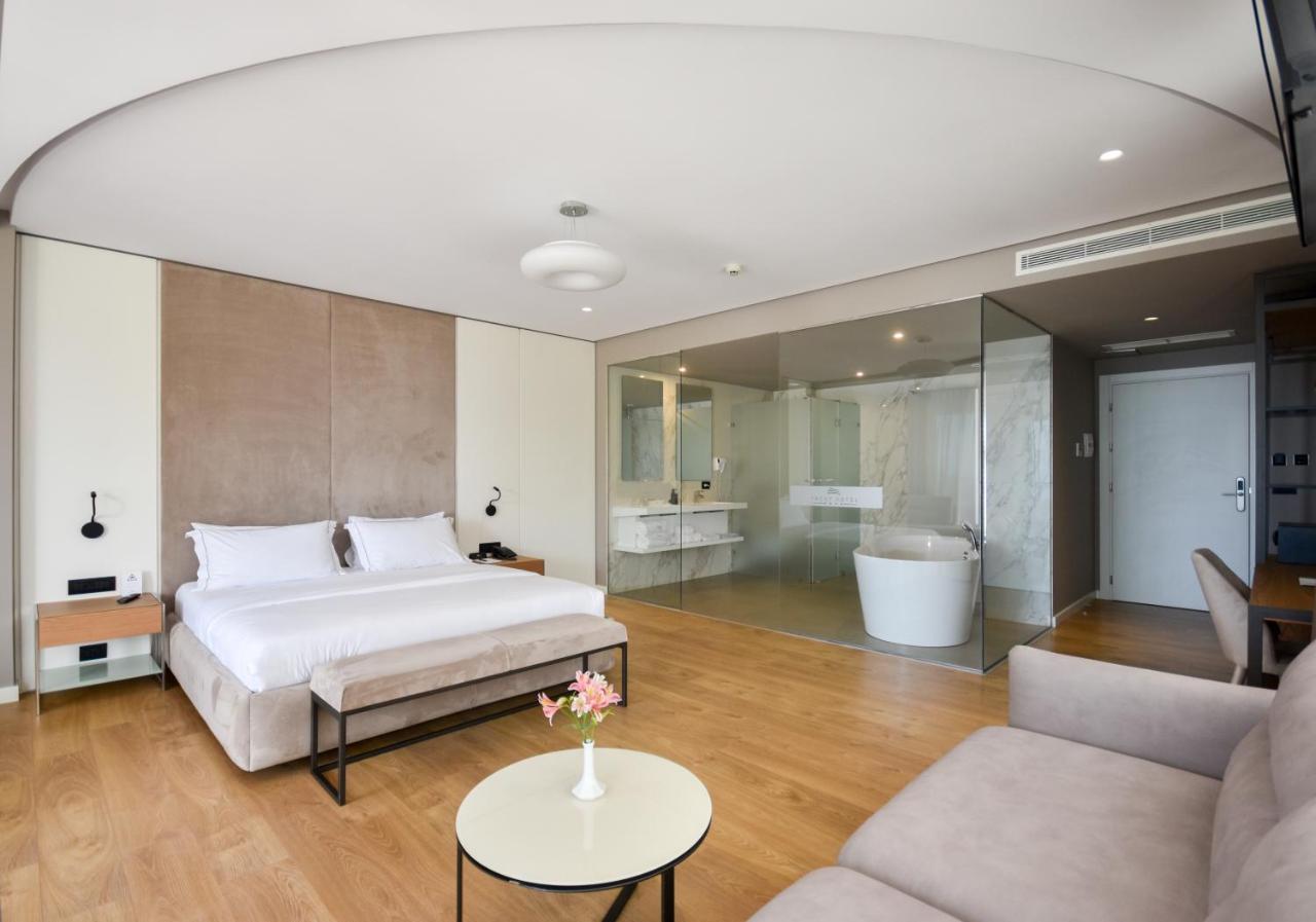 Yacht Hotel Vlore